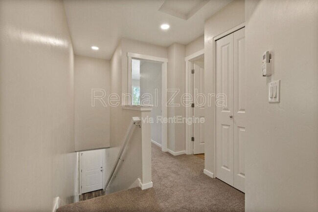 Building Photo - 1682 SW Salmon Ave