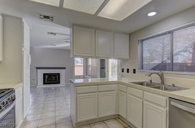 Building Photo - 885 Veranda View Ave