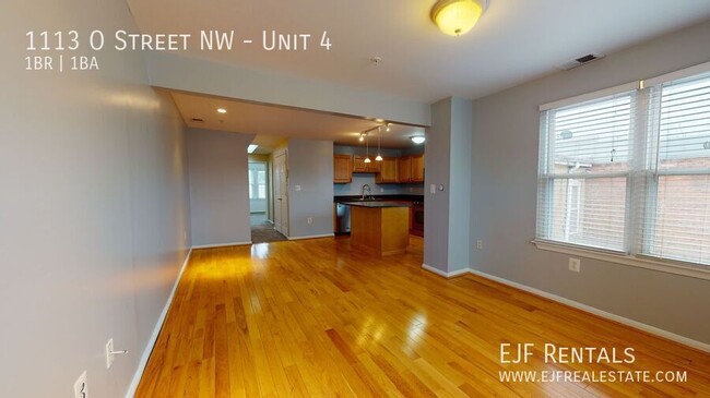 Building Photo - Large Logan Circle One Bedroom W/Private B...