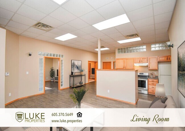 Building Photo - 332 N Blauvelt Ave