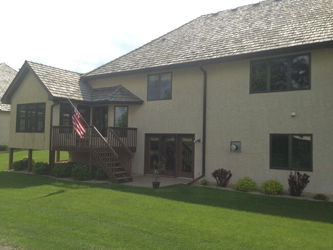 Building Photo - Gorgeous 3Br/3Ba Executive Home w/Over 3,0...