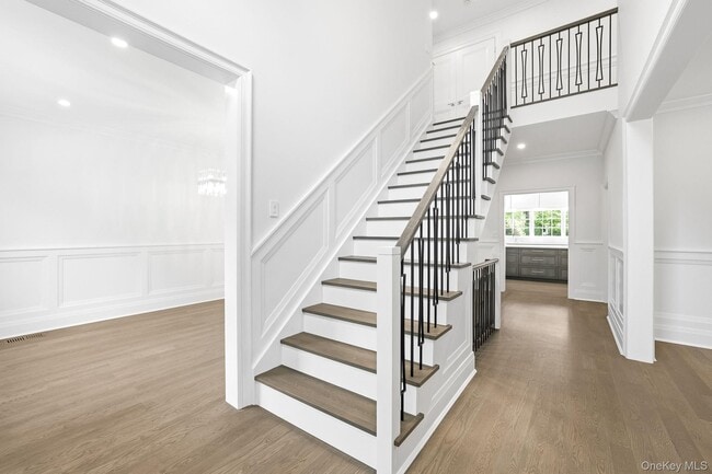 Building Photo - 229 Soundview Ave