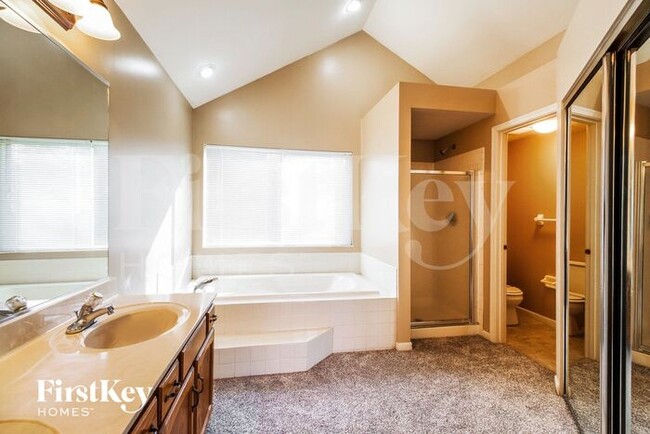 Building Photo - 3826 Red Fox Dr