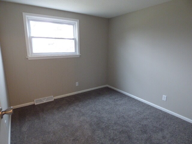 Building Photo - Updated East side split level