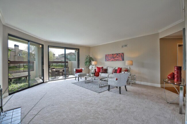 Building Photo - 530 Shorebird Cir