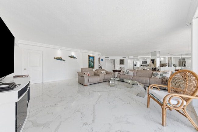 Building Photo - 3546 S Ocean Blvd