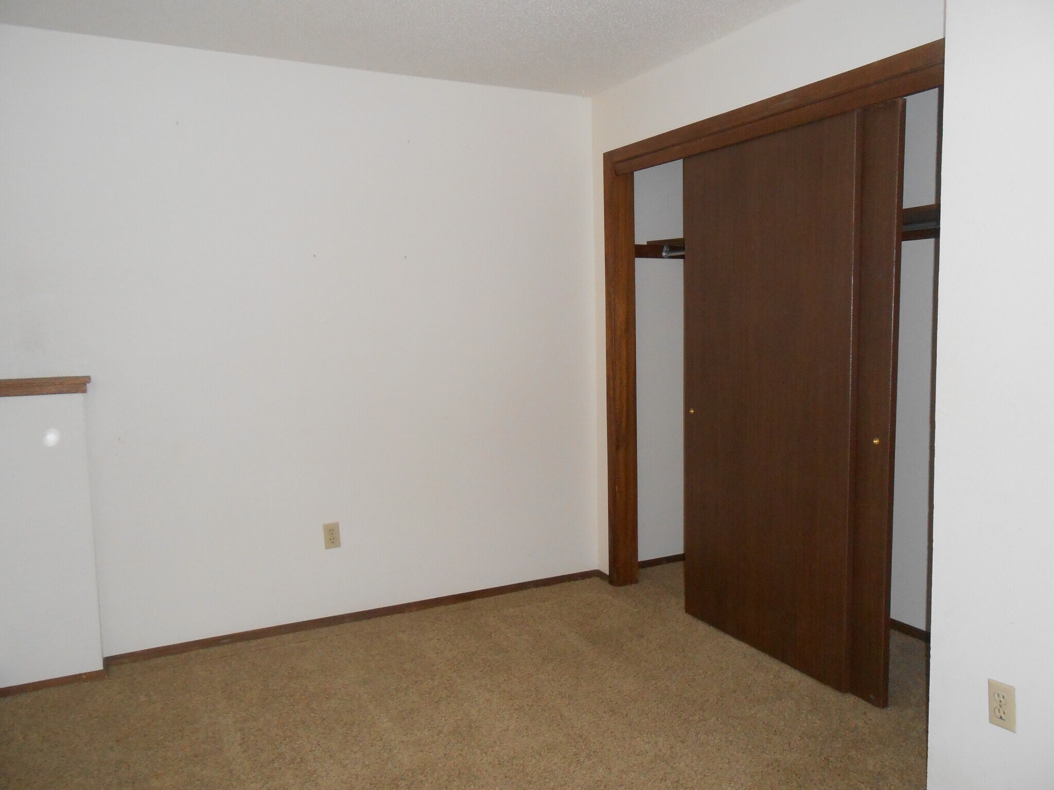 Building Photo - 3154 Lakeside Dr
