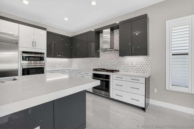 Building Photo - 17089 Rainbow Fls Trl