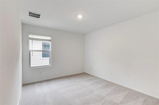 Building Photo - 611 Whoopers Lp