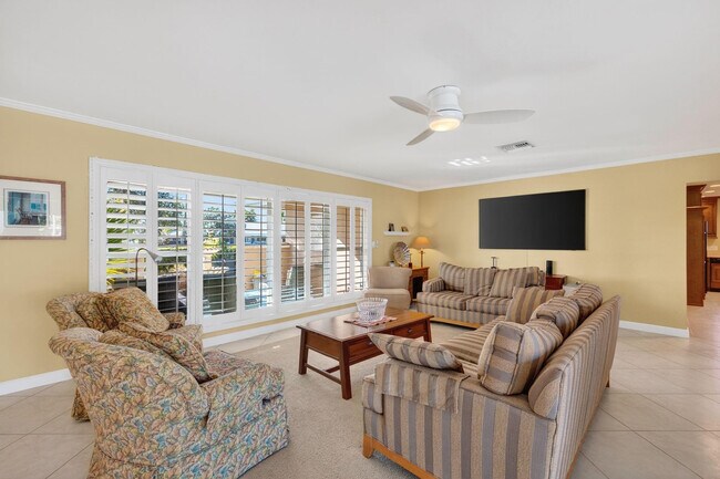 Building Photo - 2871 NE 26th Ct