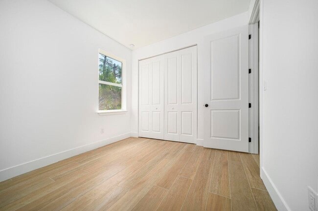 Building Photo - 15245 Brainbridge Cir