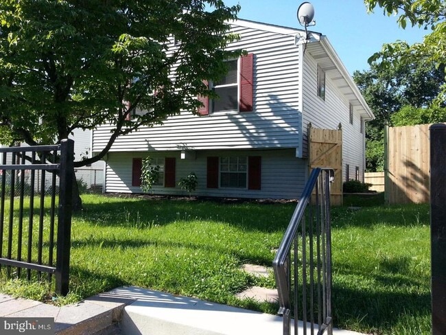 Building Photo - 210 Ellis St