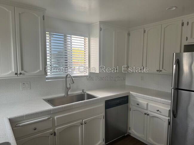Building Photo - 4476 33rd Pl