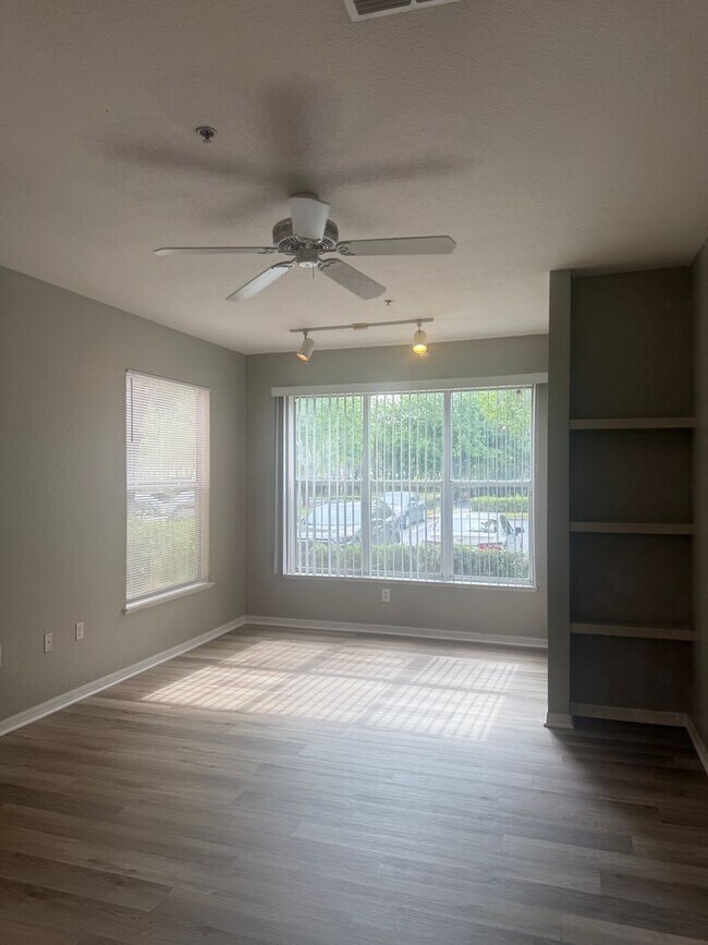 Building Photo - 8927 Legacy Ct