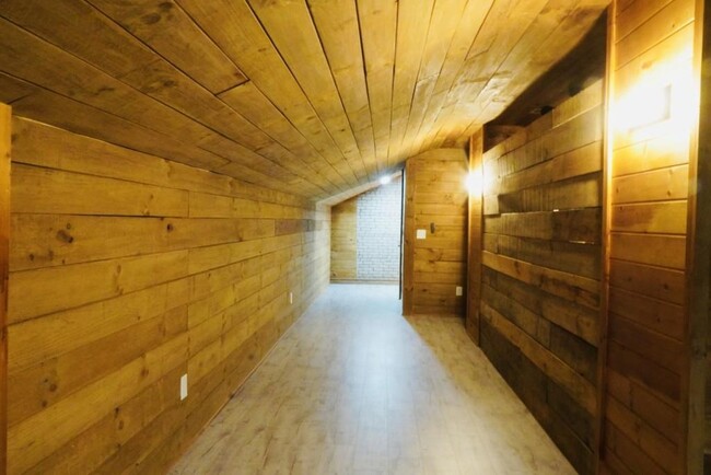 Building Photo - 610 Madola Rd