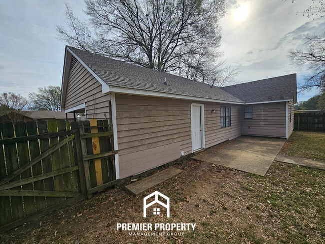 Building Photo - 4059 Friendly Way