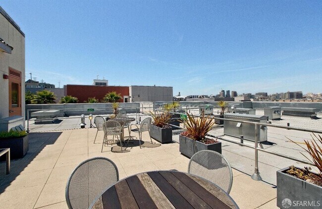 Building Photo - 451 Kansas St