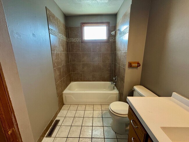 Building Photo - 4120 Orchard Ave