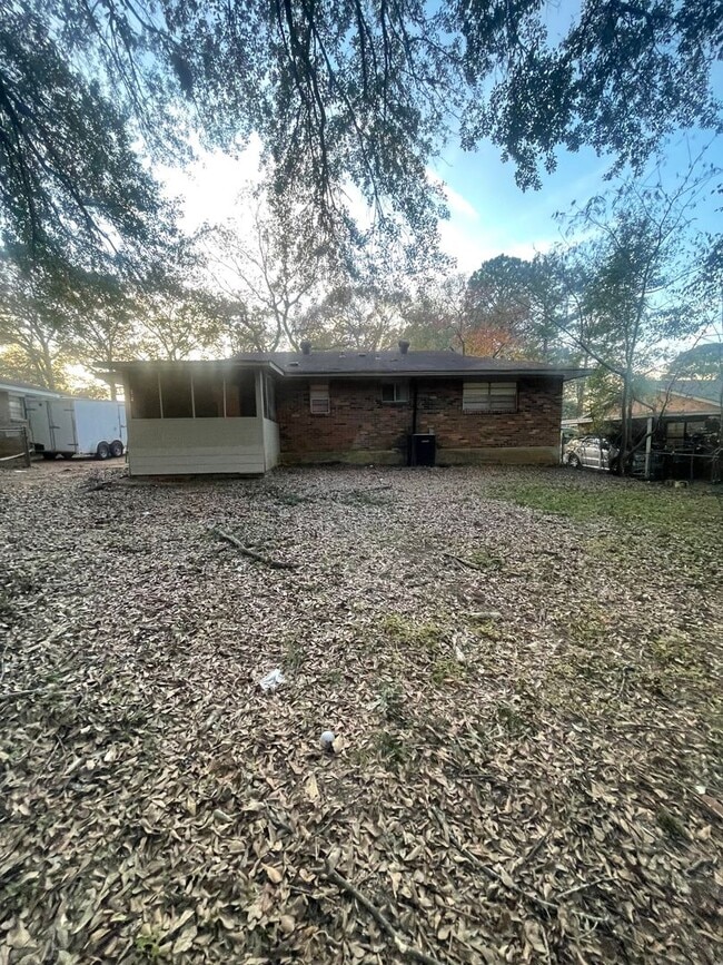 Building Photo - 412 Fieldbrook Dr