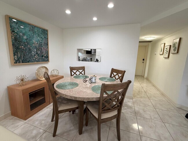 Building Photo - 5300 NE 24th Terrace