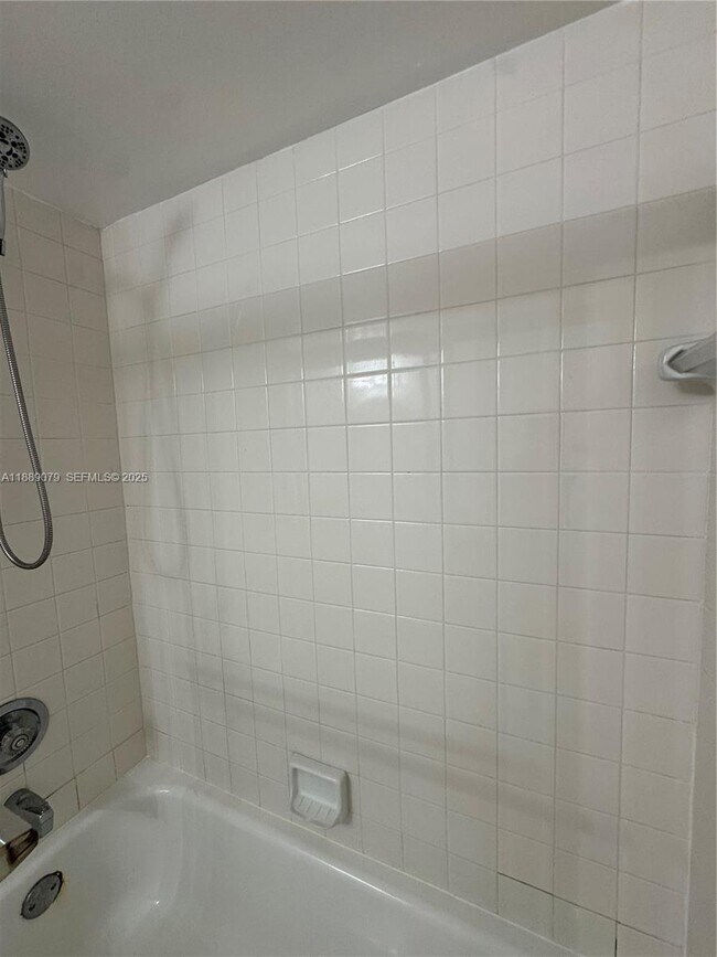 Building Photo - 110 Gardens Dr