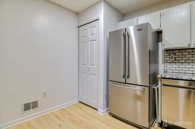 Building Photo - 20 Pembrook Ave