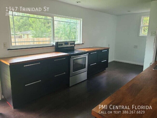 Building Photo - 1947 Trinidad St