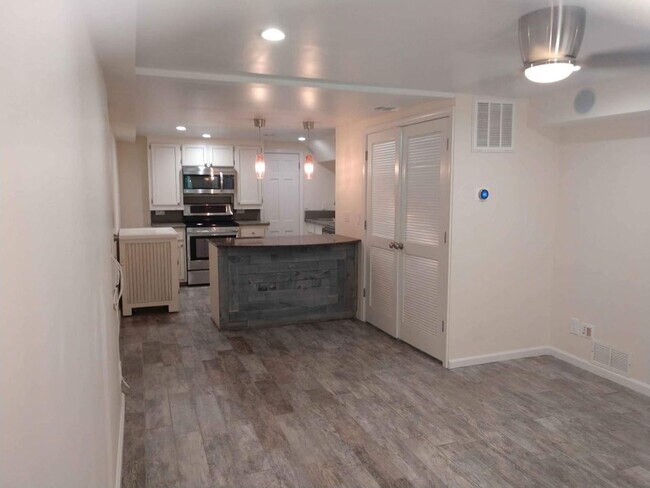 Building Photo - 1636 Belle Isle Cir NE