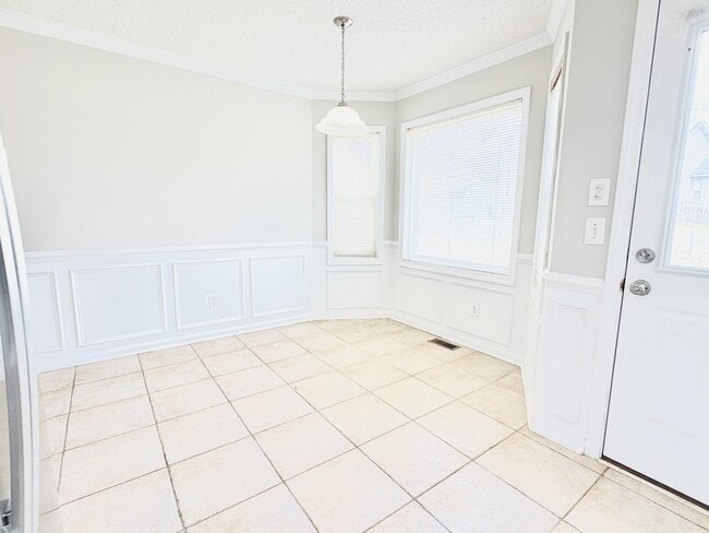 Building Photo - 133 Wildflower Ln