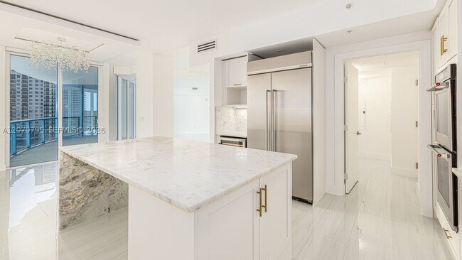 Building Photo - 333 Las Olas Way