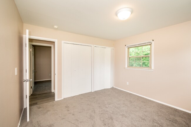 Building Photo - 1239 Ashover Dr