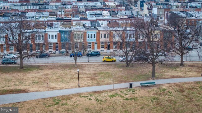 Building Photo - 263 S Ellwood Ave