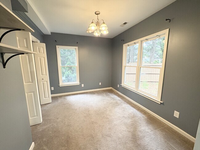 Building Photo - 403 Dogwood Way