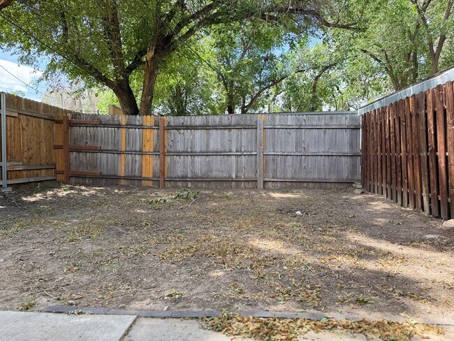 Building Photo - 2412 E St Vrain St