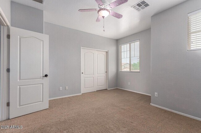 Building Photo - 42511 W Cheyenne Dr