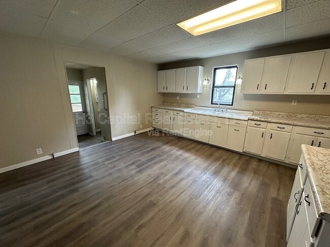 Building Photo - 1006 N 2nd St