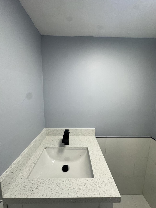 Building Photo - 8350 N Missionwood Cir