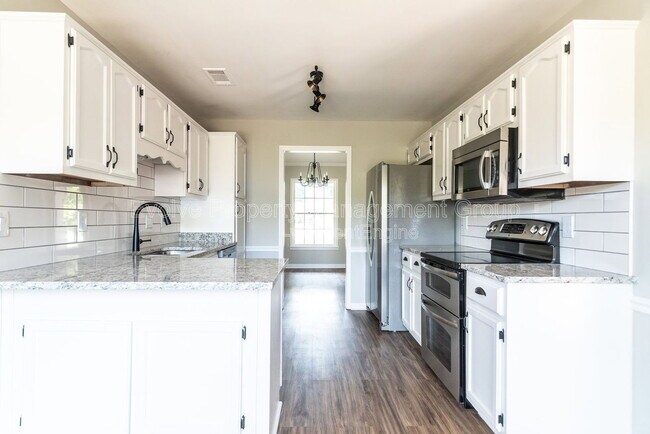 Building Photo - 779 Dogwood Cove