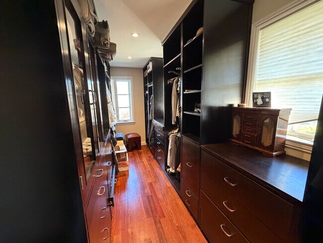 Building Photo - Elegant St. Francis Wood Residence - Available Furnished or Unfurnished