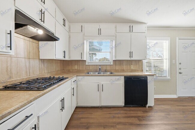 Building Photo - 208 Westfork Dr