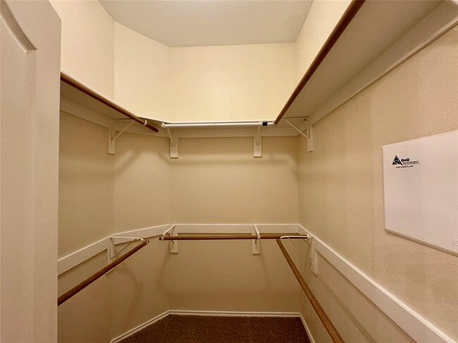 Building Photo - 227 Ashwood N