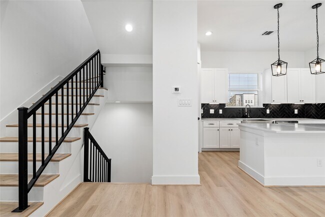 Building Photo - 4039 Buck St