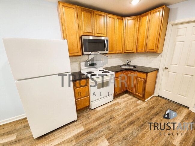 Building Photo - 1933 Colonial St