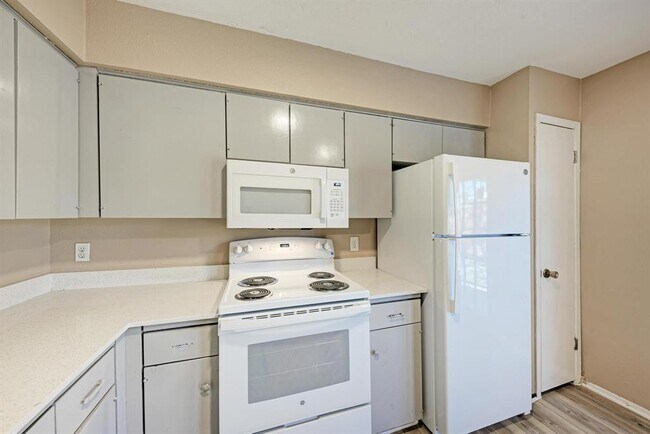 Building Photo - 1117 W Rundberg Ln