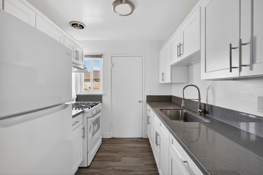 Building Photo - 2100 W Ball Rd