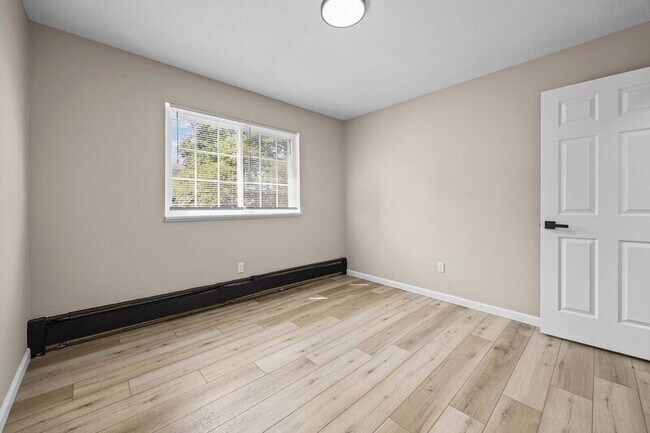 Building Photo - 35 Oakmount Ave
