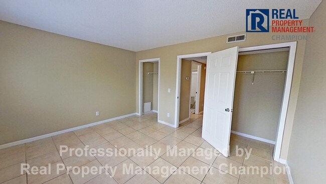 Building Photo - Upper Level 1 BD/1 BA Condo Near UNCW