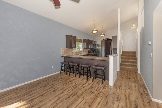 Building Photo - Spacious & Beautiful 3 Bedroom Home