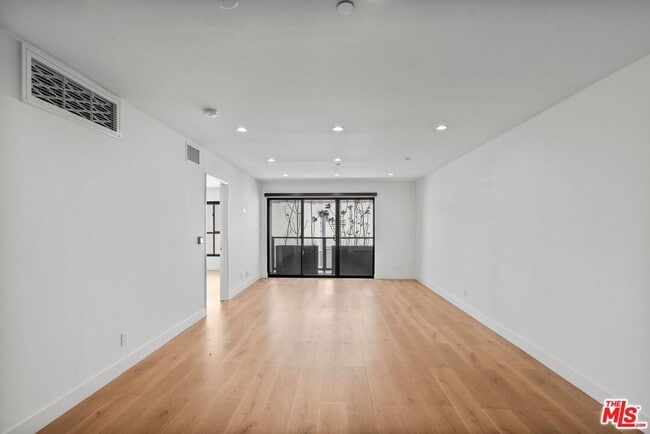 Building Photo - 725 N Alfred St