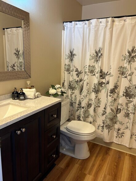 Building Photo - 19036 Kittridge St